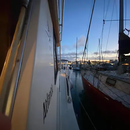 Boat Experience Úszó hotel Corralejo
