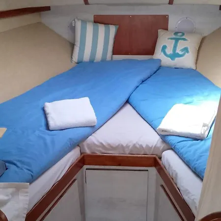Boat Experience Úszó hotel Corralejo
