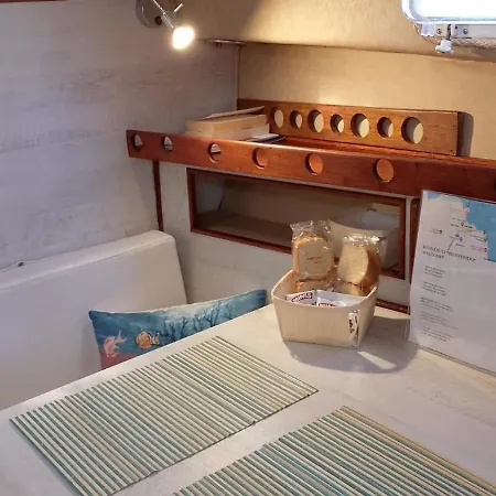 Úszó hotel Boat Experience *
