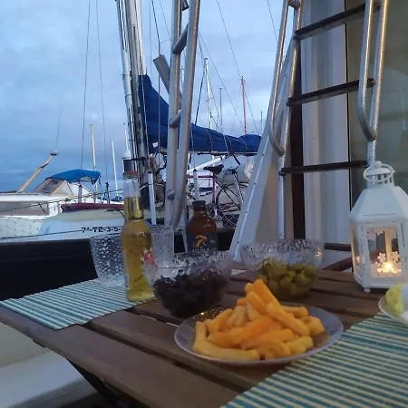 Úszó hotel Boat Experience *