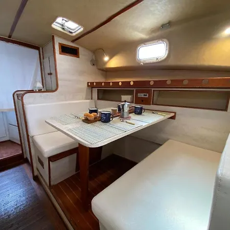 Úszó hotel Boat Experience Corralejo